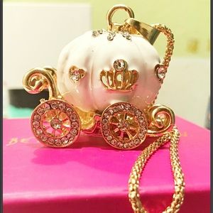 Last chance Betsey Johnson carriage necklace